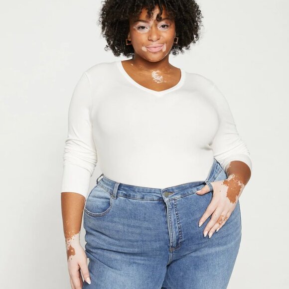 Universal Standard Foundation Long Sleeve V-Neck Tee Large 22/24 Vapor White NWT - Picture 1 of 7
